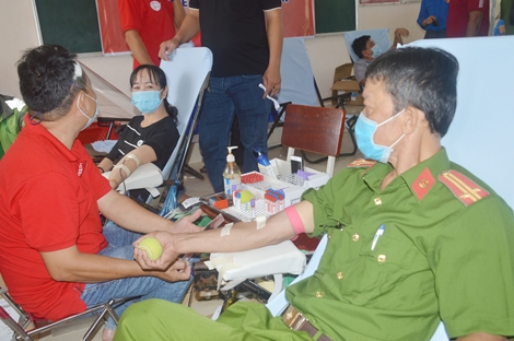 Toàn dân tham gia hiến máu tình nguyện