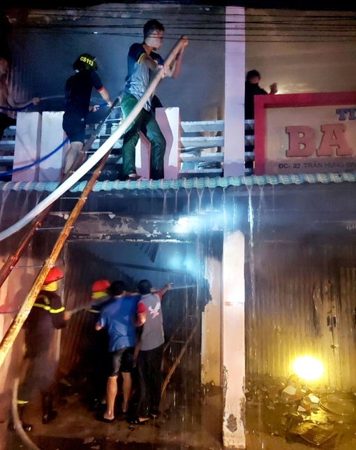 Tiệm vàng ở Sóc Trăng phát hỏa lúc rạng sáng 