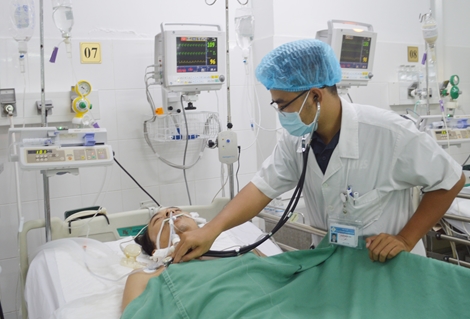 (Hi hữu) Cứu sống bệnh nhân bị ho ra máu sét đánh 