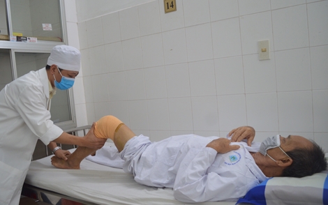 Lần đầu tiên tại ĐBSCL thay lại thành công khớp gối nhân tạo