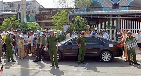 Mâu thuẫn đất đai, đậu xe chắn ngang Quốc lộ 1