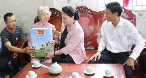 Chủ tịch Quốc hội làm việc tại tỉnh Sóc Trăng