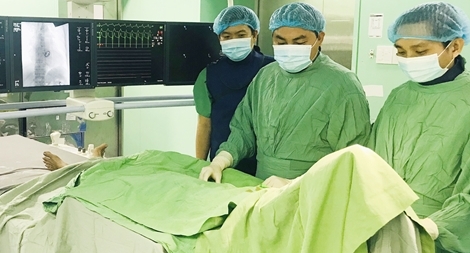 Hai ê kíp cùng cứu sống bệnh nhân đột quỵ não