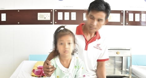 Gắp thành công đồng xu bé gái 6 tuổi nuốt vào bụng