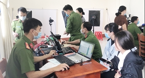 Trắng đêm cấp căn cước công dân ở tỉnh cực Nam Tổ quốc