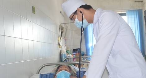 Cụ bà U80 ngưng tim từ tuyến dưới được cứu sống