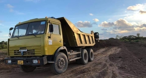 Bắt quả tang vụ khai thác đất trái phép ở Sóc Trăng