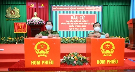 Cử tri vùng châu thổ Cửu Long nô nức đến các điểm bầu cử 