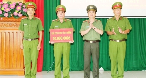 Khen thưởng Ban Chuyên án phá đường dây ma túy ở Sóc Trăng 