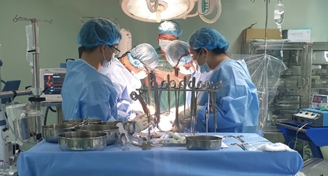 Vừa phòng chống dịch, vừa cứu sống nhiều bệnh nhân nguy kịch