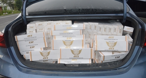 Gặp CSGT, tài xế chở thuốc lá lậu vứt ô tô bỏ chạy