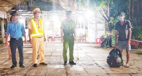 Người đàn ông đi bộ từ Bình Phước về Cà Mau tránh dịch