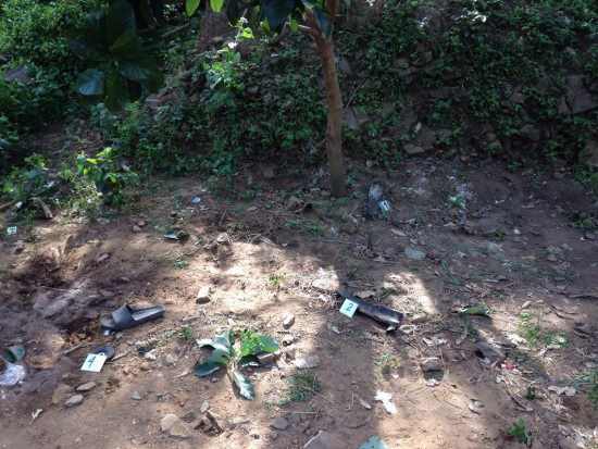 Cưa đầu đạn lấy thuốc, hai cha con bị thương nặng