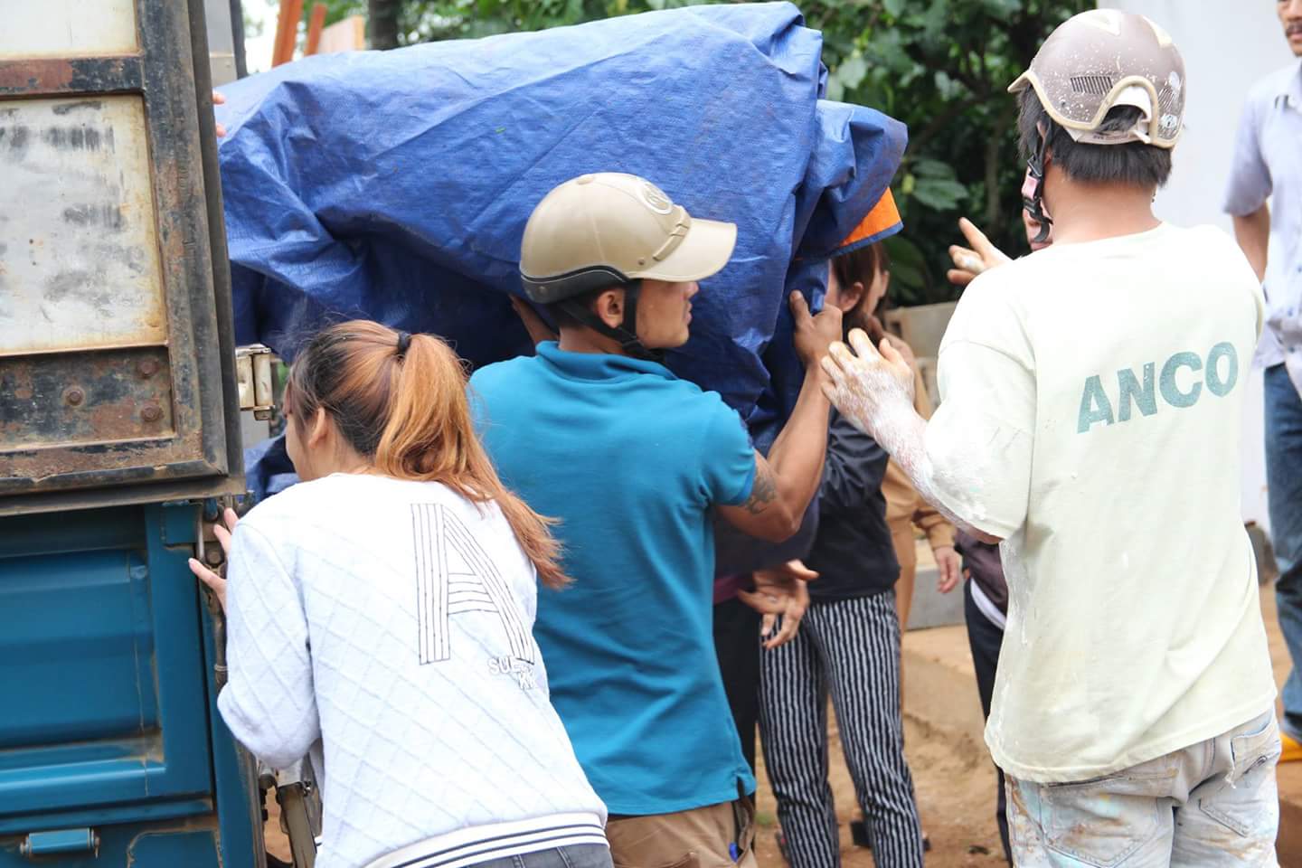 2 mẹ con cùng tử nạn thương tâm dưới giếng