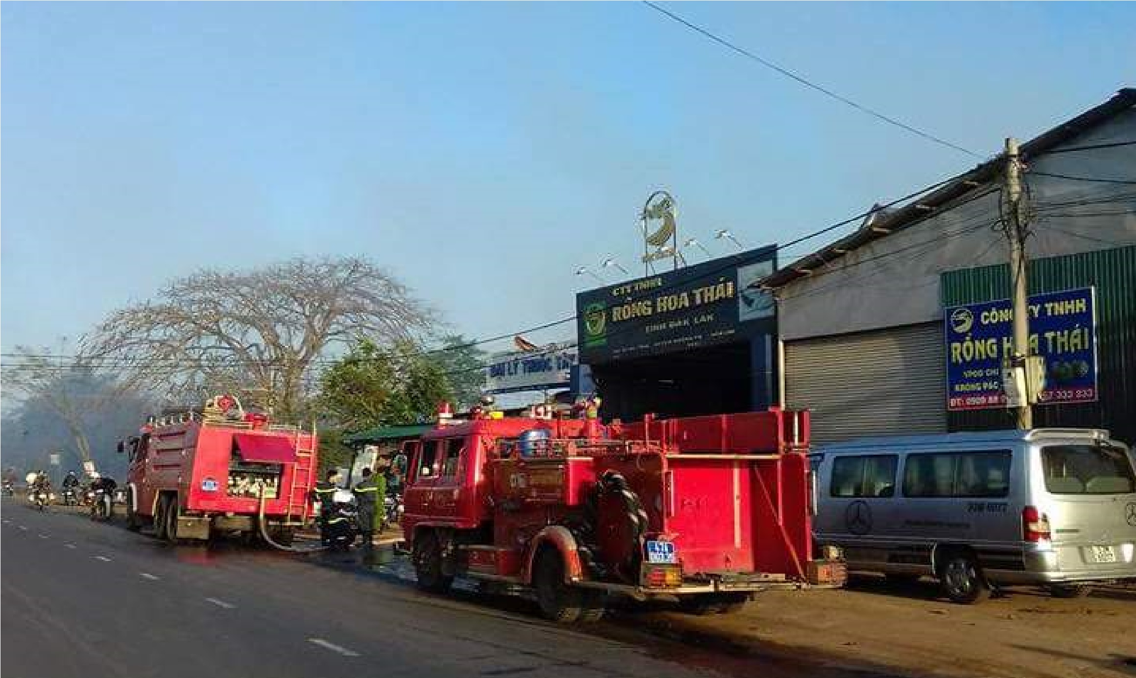 Cháy kho hàng trái cây lúc rạng sáng