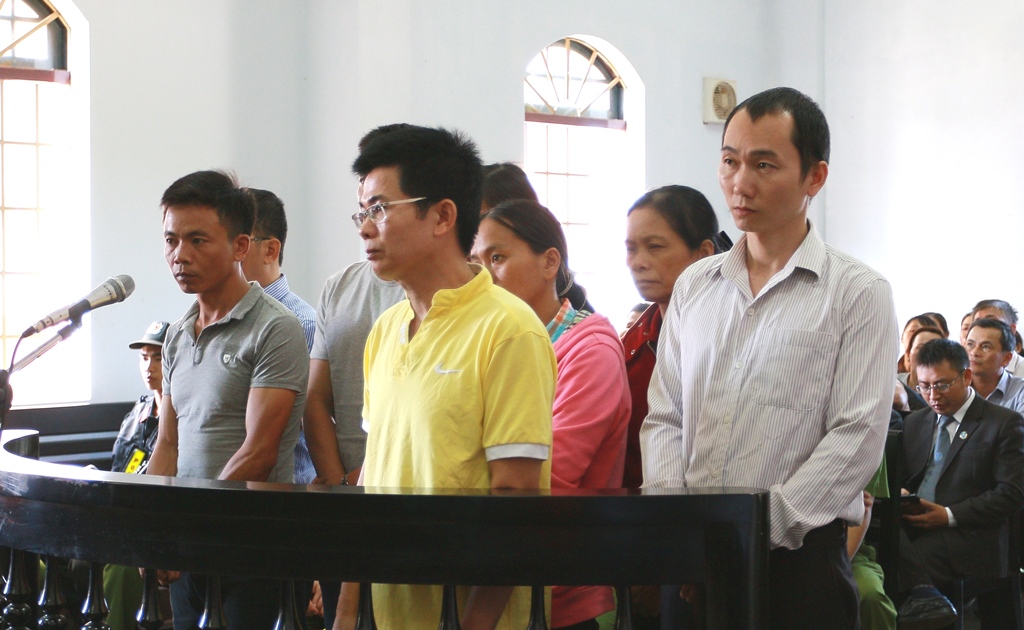 Xét xử kẻ lợi dụng chống tiêu cực để đòi hối lộ