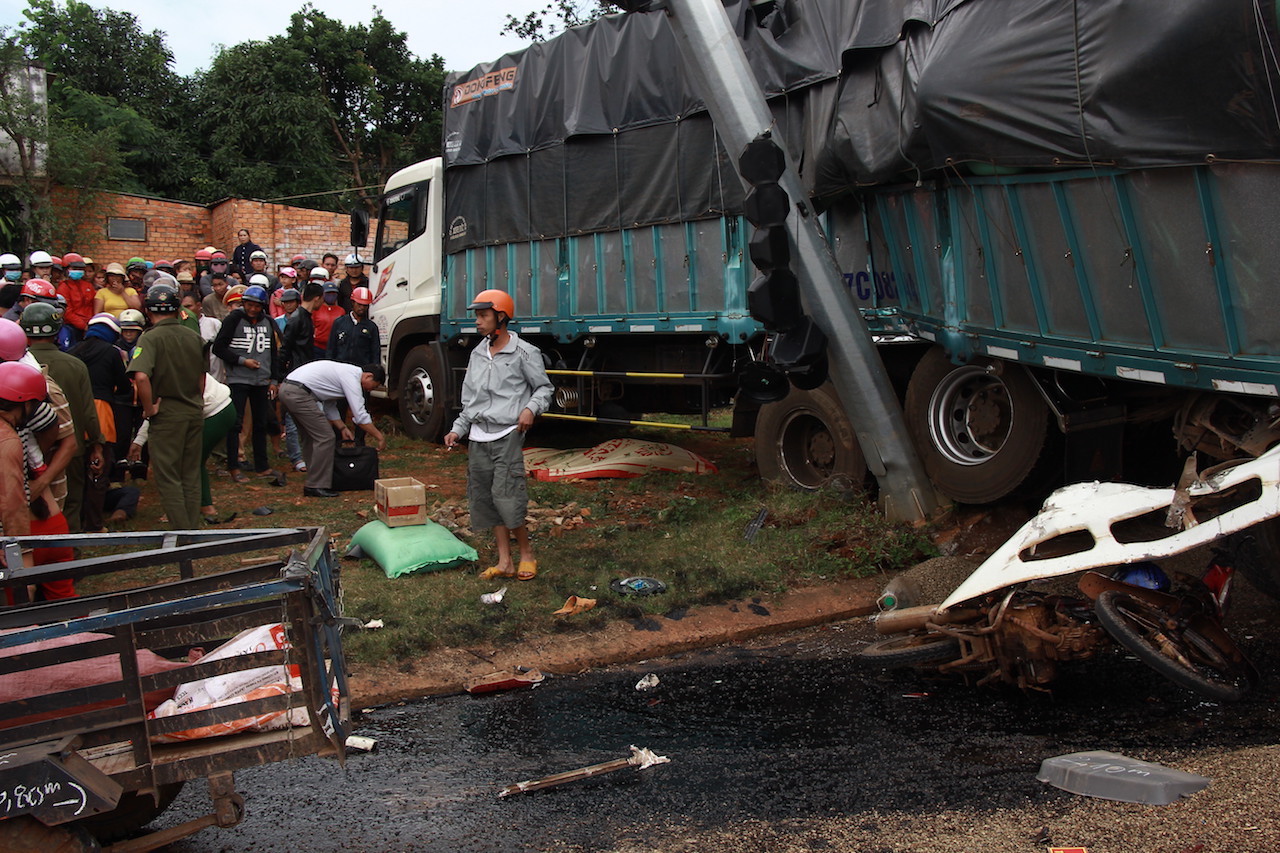 Tông xe liên hoàn, nhiều người thương vong