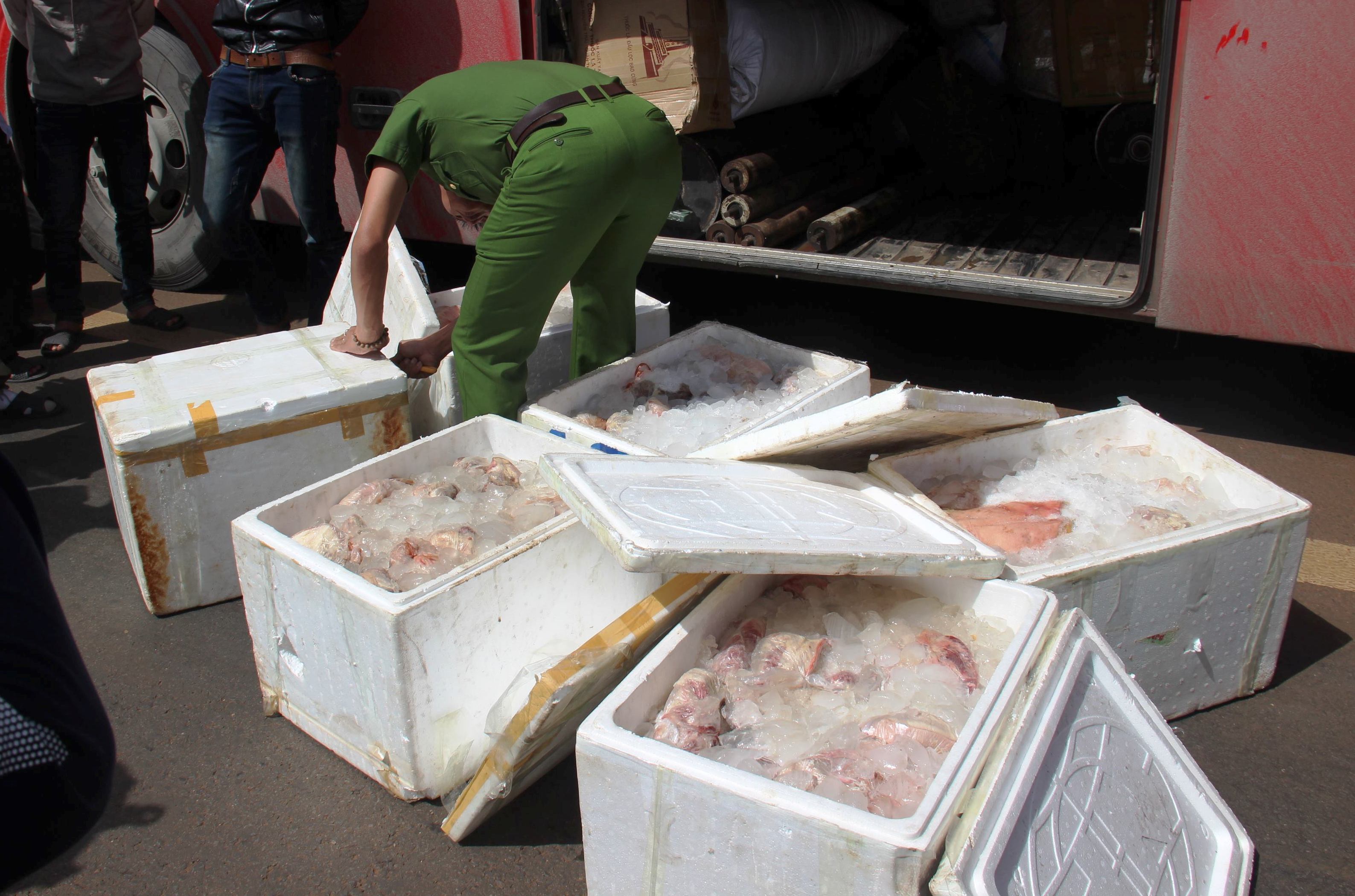 Hơn 200kg thịt thối chuẩn bị tuôn vào nhà hàng