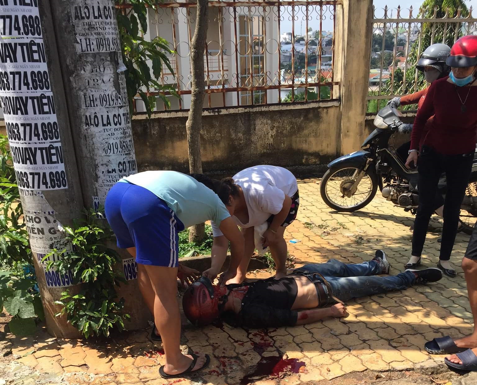 Tự tông vào cột điện, một thanh niên tử vong