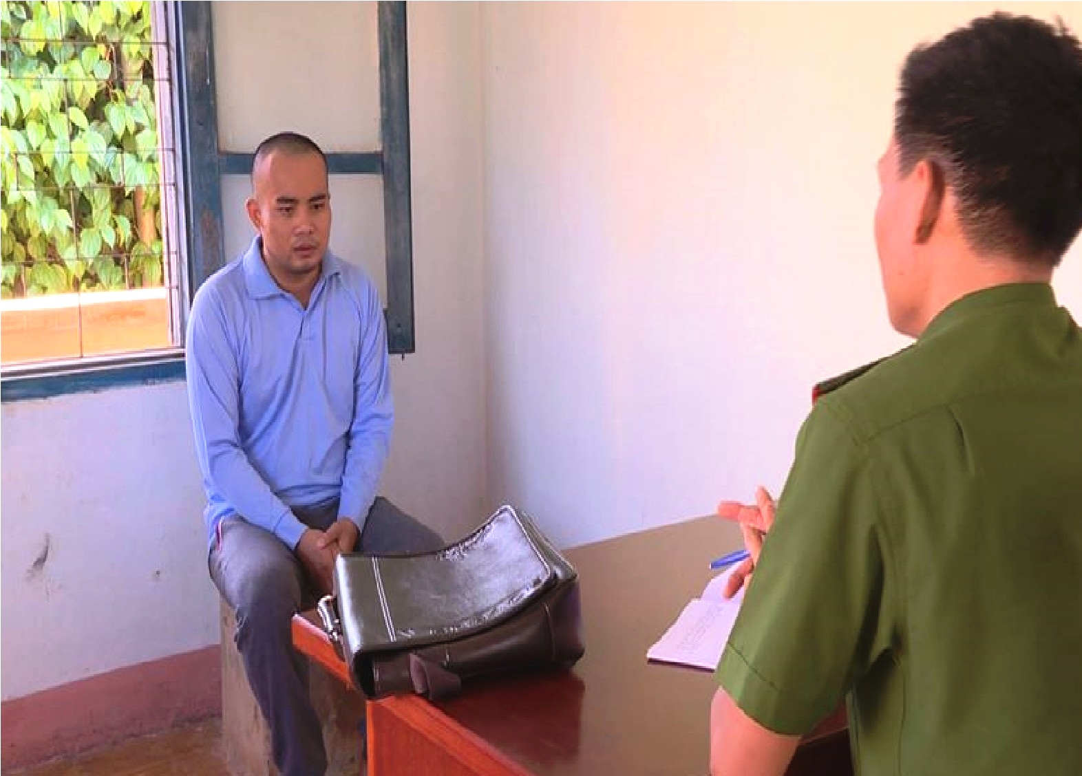 Thua cá độ bóng đá, thuê xe rồi mang đi cầm cố