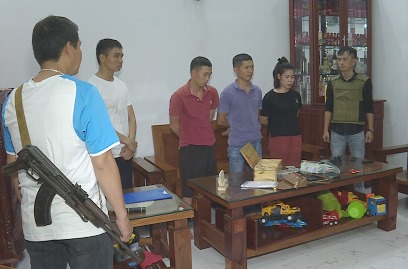 Cảnh sát đột kích, bắt giữ nhiều tụ điểm đánh bạc trong đêm