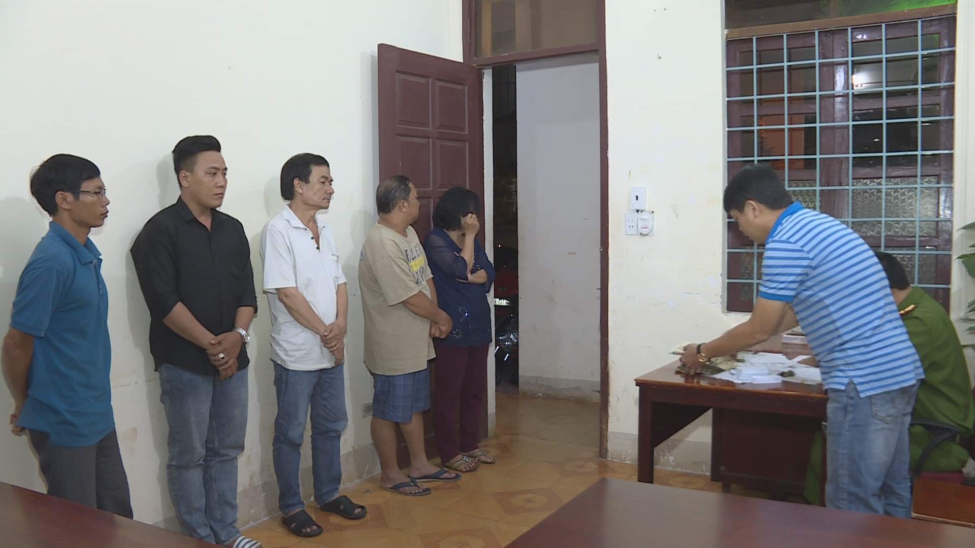 Bắt đường dây đánh bạc dưới hình thức ghi lô đề