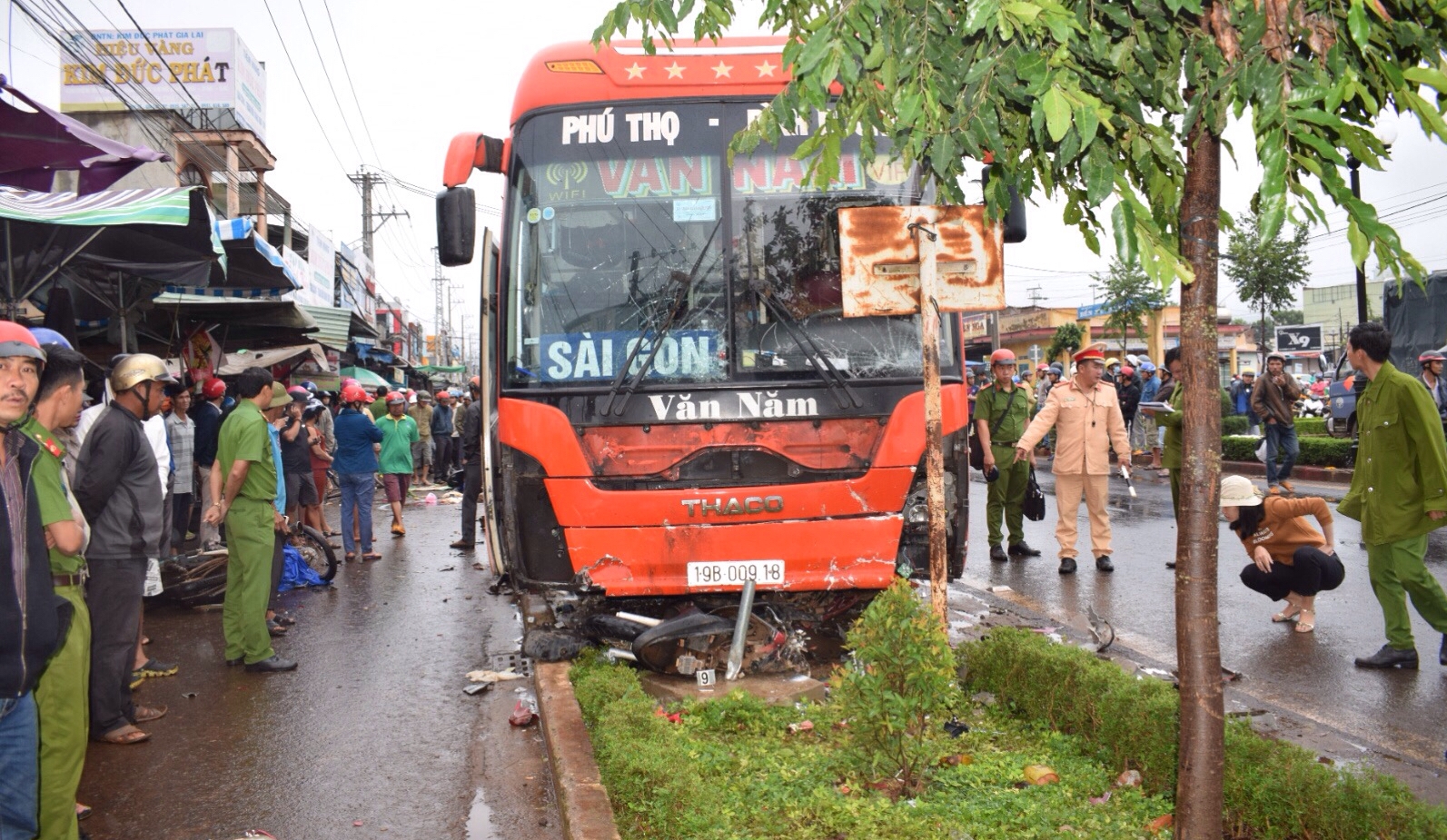 Tạm giữ tài xế xe khách gây tai nạn làm 5 người thương vong