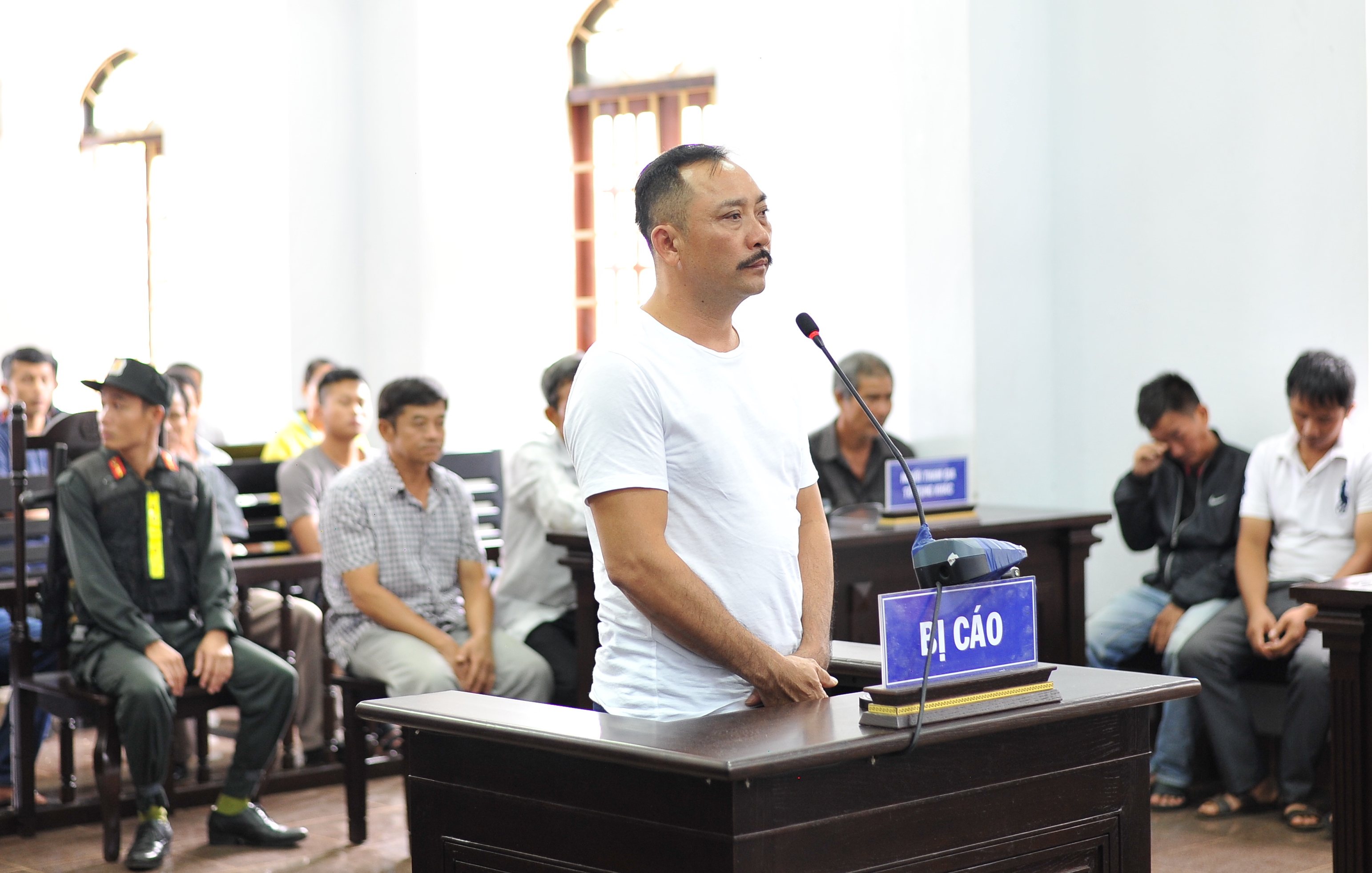 Tuyên án trùm gỗ lậu Phượng “râu” và 24 đồng phạm