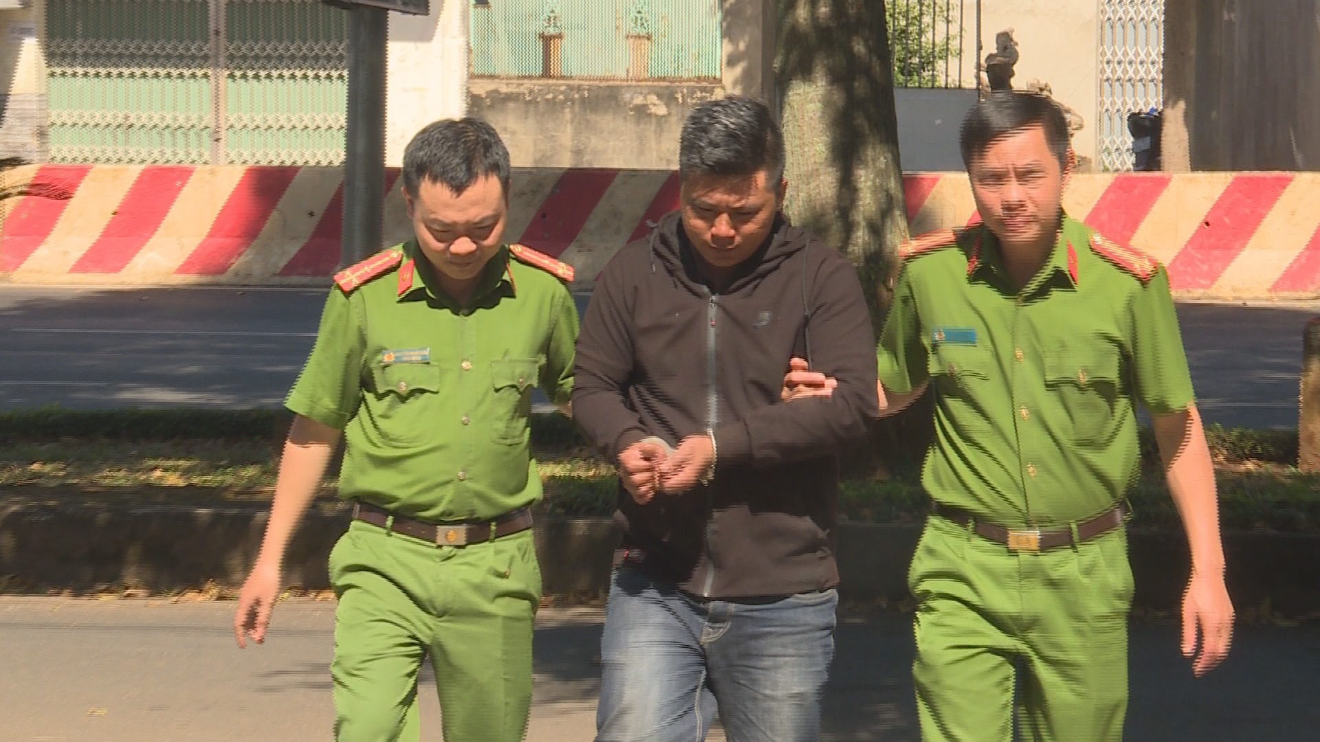 Giả danh Công an ép con nghiện đưa tiền