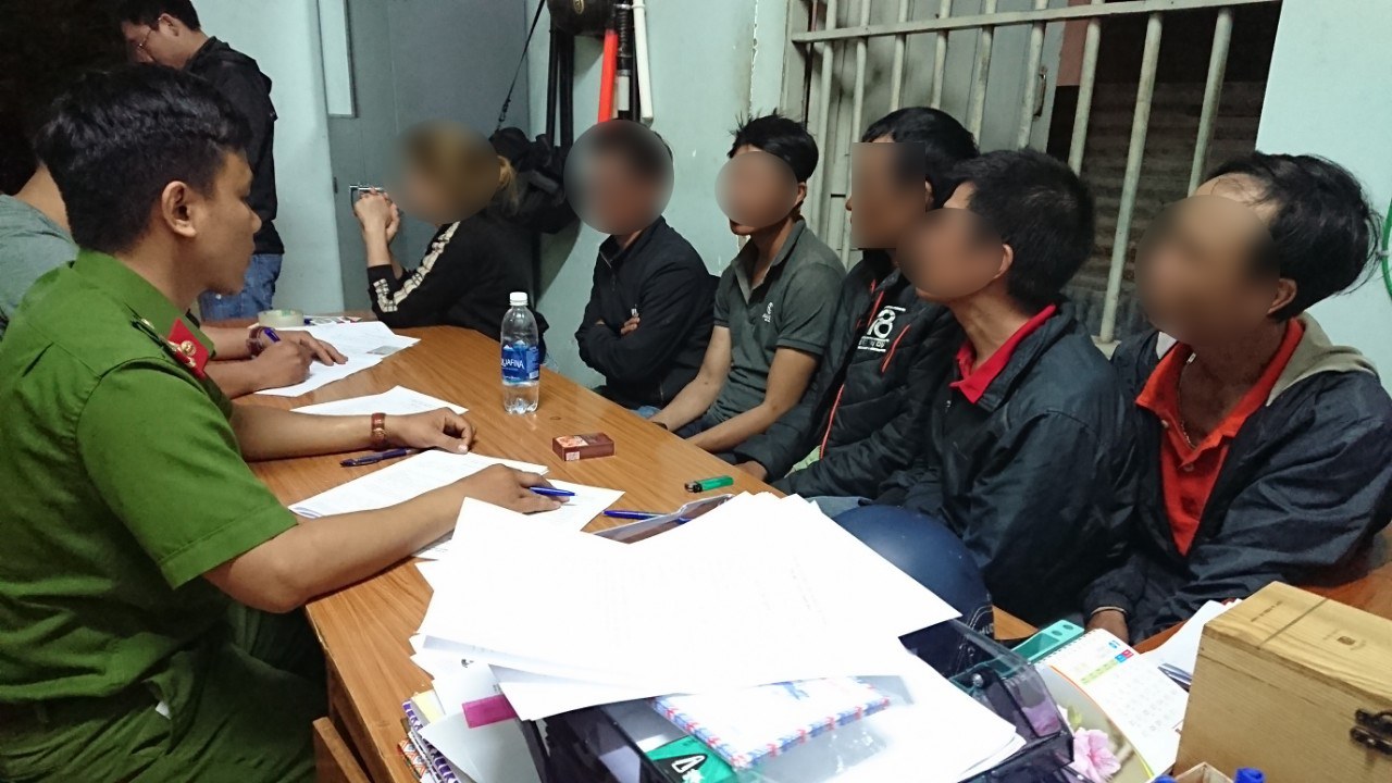 Công an xã chính quy phá tụ điểm buôn bán ma tuý