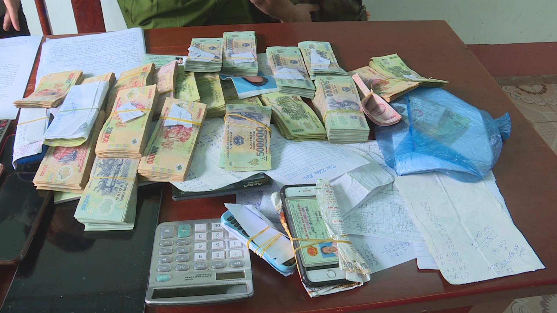 Triệt phá dường dây ghi lô đề hơn 200 triệu đồng mỗi ngày