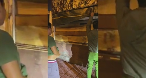 Tài xế không giấy phép lái xe chở gỗ lậu đi tiêu thụ