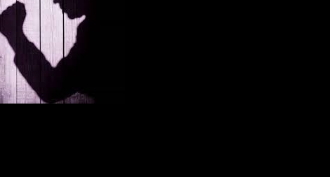 Mâu thuẫn gia đình, cha đâm chết con gái 3 tuổi rồi tự sát