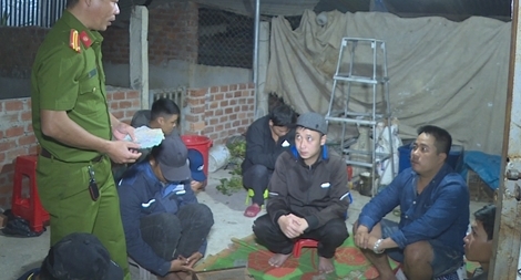 Thuê 400.000 đồng/ngày để "cảnh giới" cho sòng bạc