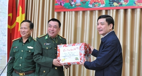 Lãnh đạo tỉnh Đắk Lắk thăm, chúc Tết các đơn vị lực lượng vũ trang