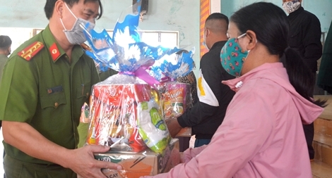 Mang xuân ấm đến với người nghèo Tây Nguyên