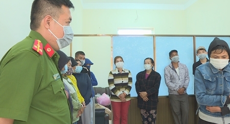 Bắt sới bầu cua tổ chức ăn thua hàng trăm triệu đồng