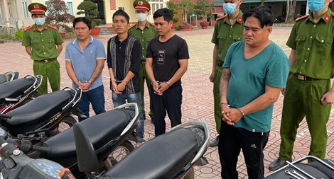 Lười lao động, 4 đối tượng có tiền án, tiền sự rủ nhau trộm xe máy 