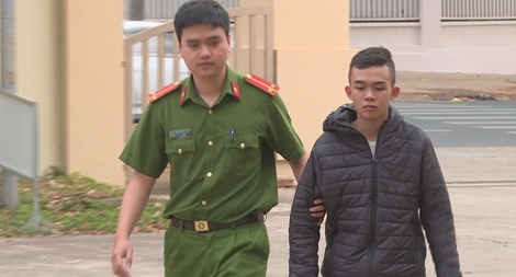 Giải cứu 3 cô gái bị bắt giữ, ép phục vụ tại quán karaoke