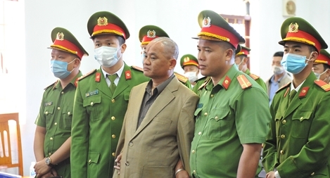 Tạm hoãn xét xử phúc thẩm Bí thư xã giết người đốt xác để trục lợi tiền bảo hiểm