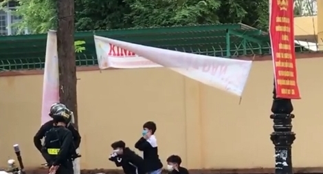 Nhận mưa lời khen từ cư dân mạng vì xử phạt vi phạm giao thông bằng cách “thụt dầu”