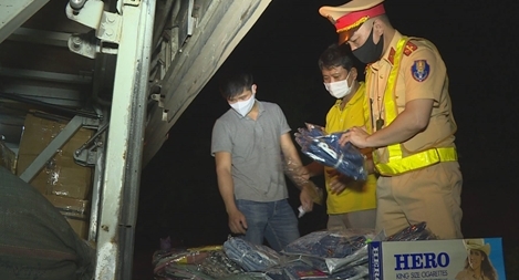 "Khai" là cà phê bột, mở ra "hóa" thuốc lá và quần áo lậu