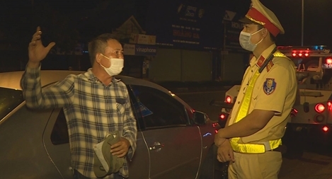 Viện cớ dịch COVID-19, tài xế không chấp hành đo nồng độ cồn