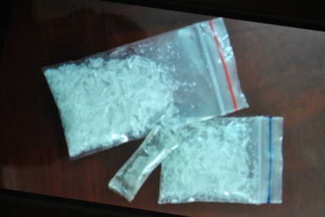 Vẫn lên cơn ngáo đá khi bị Cảnh sát bắt về tội vận chuyển ma túy