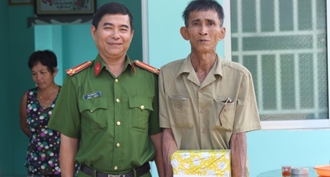 Công an TP Cần Thơ trao 2 căn nhà tình nghĩa