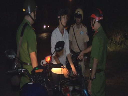 Cảnh sát tuần tra phát hiện thanh niên sử dụng ma tuý