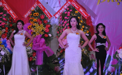 Duyên dáng nữ cán bộ quản giáo trại giam