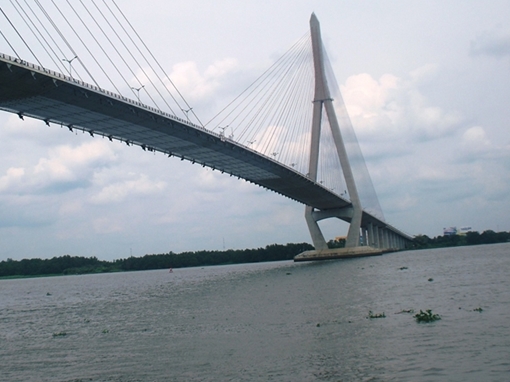 Đâm chết bạn gái rồi nhảy cầu Cần Thơ tự vẫn