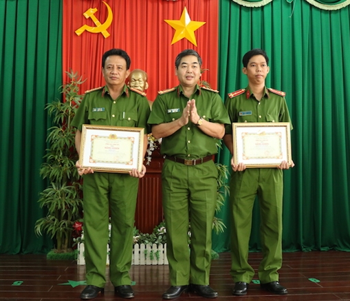 Tổng cục Cảnh sát tặng bằng khen cho PC52 Công an TP Cần Thơ