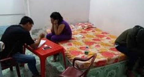 Mẹ thuê nhà mở quán cà phê để con gái bán dâm